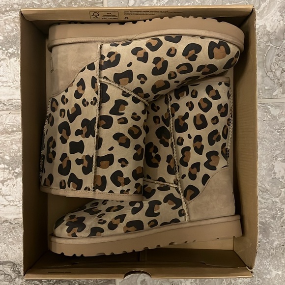 UGG Genuine Sheepskin Lined Leopard Print Boots, Size 7 New in Box - Picture 7 of 16